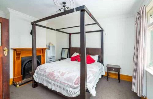 Featherston Villa | Red Door Cottage on Fox