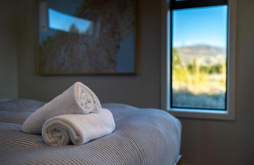Twizel House | Red Hut - touch of luxury - Twizel