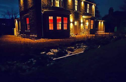 Newtongrange House | Red Roofs | 5BR Luxury | Near Edinburgh | EV Point