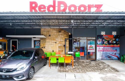West Semarang Hotel | RedDoorz Hostel near Lawang Sewu Semarang