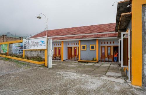 Hargomulyo Hotel | RedDoorz near Candi Cetho Karanganyar