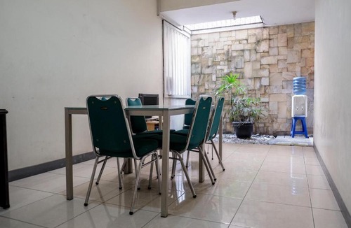 Binong House | RedDoorz near Supermall Karawaci 2