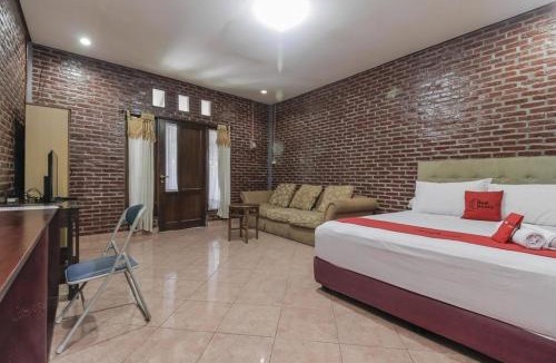 Ragunan House | RedDoorz Plus At Ampera Raya