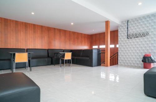 Sunter Hotel | RedDoorz Plus near ITC Cempaka Mas 2