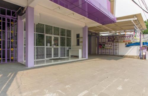 Bekasi Timur Hotel | RedDoorz Plus near Stasiun Bekasi