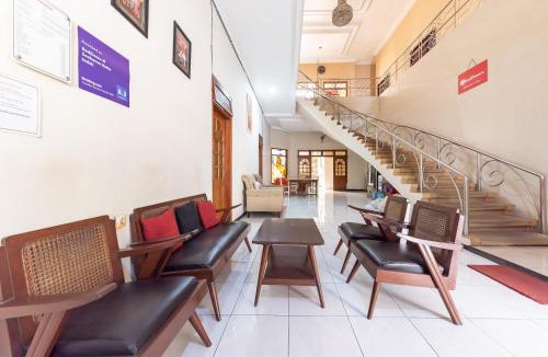 Malang House | RedDoorz @ Soekarno Hatta Indah