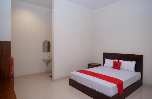 Surakarta Hotel | RedDoorz Syariah near Transmart Pabelan Solo