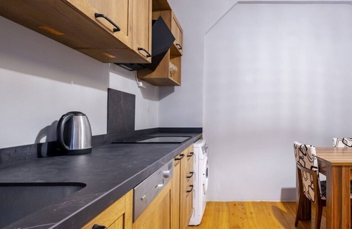 Talimhane Apartment | Refreshing Flat with French Balcony in Beyoglu