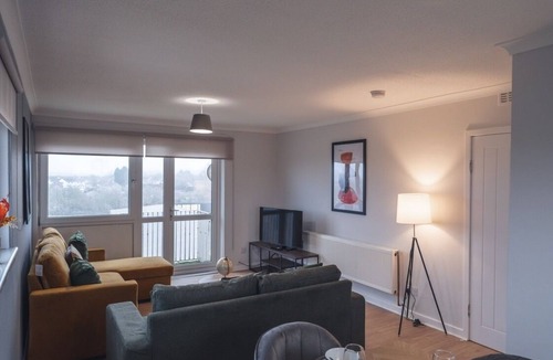 East Kilbride Apartment | Refreshing Modern Apartment in South Lanarkshire