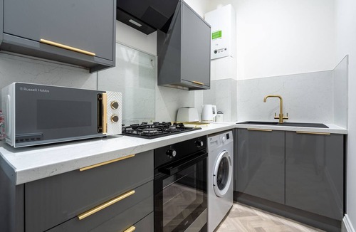 Coatbridge Apartment | Refreshing Modern Apartment in North Lanarkshire