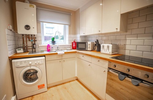 Coatbridge Apartment | Refreshing Modern Apartment in Coatbridge