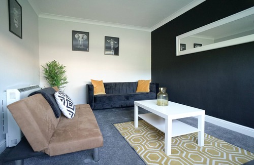 Larkhall House | Refreshing Modern Apartment in South Lanarkshire