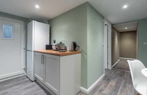 Lanark Apartment | Refreshing Modern Apartment in Lanark