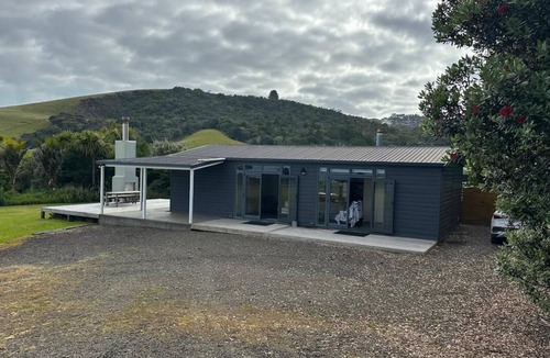 Ahipara Cottage | Relax and enjoy the view, 5 minutes drive from Ahipara beach