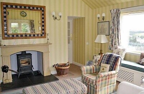 Lairg Cottage | Relax and unwind in this cosy croft house with a woodburner.