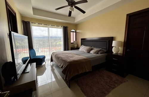 Puente de Piedra House | Relax in style Unwind in Beauty: Private home with Breathtaking Views in Grecia