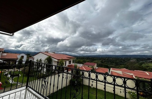 Puente de Piedra House | Relax in style Unwind in Beauty: Private home with Breathtaking Views in Grecia