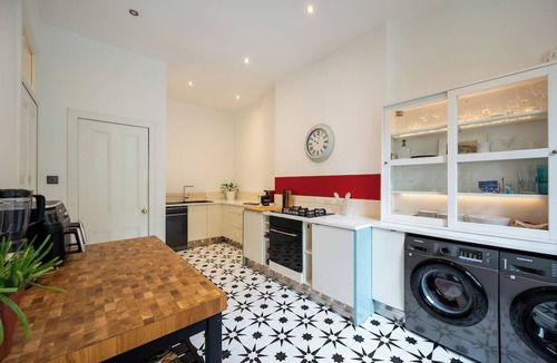 Marchmont Apartment | Relax in this stylish flat in the lovely Marchmont area, walk to city centre