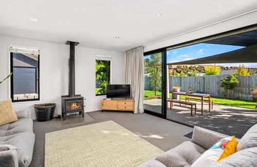 Albert Town House | Relax on Snowberry - Wanaka Holiday Home