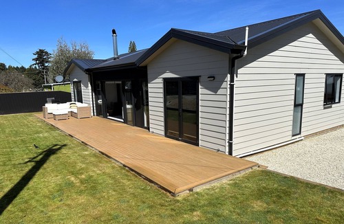 Naseby House | Relax With the Whole Family at This Peaceful Central Naseby Hideaway