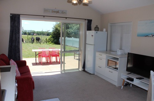 Whitford Cottage | Relaxed Stay with Country Views