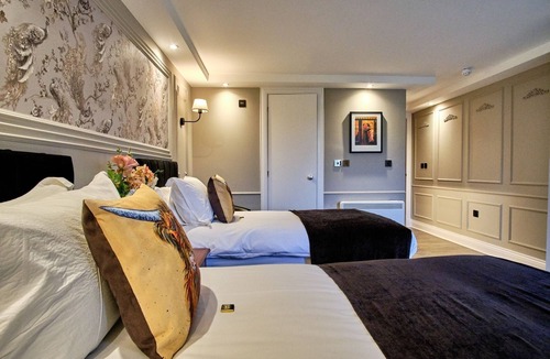Tyndrum Hotel | Relaxing Highland Getaway + Breakfast, Pool Table, Table Tennis & Nature Walks