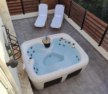 Mires House | Relaxing StoneHouse Kamara with Jacuzzi