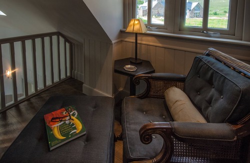 Strathcarron Cottage | Remote & awe-inspiring Sealgair Cottage. Pet-friendly, log burner, lochside.