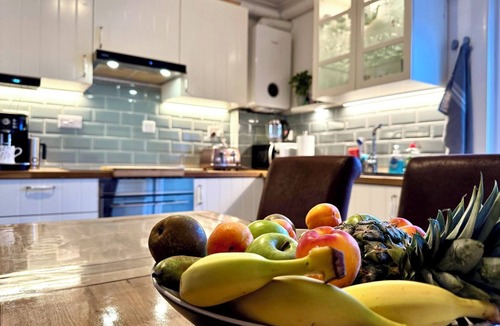 Restalrig Apartment | "Rena" Bright & Modern City Center Apartment. 24