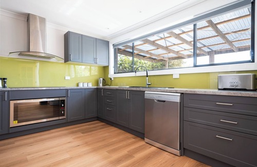 Invermay House | Renovated Delight in Invermay: WiFi & Parking
