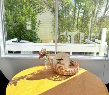 Johnsonville Apartment | Renovated Entire 2BR Flat, Comfort, Scenic Views, Free Parking & 10 min to Ferry