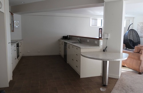 Paraparaumu Beach Apartment | Resort Style Apartment Stay with Beach Location