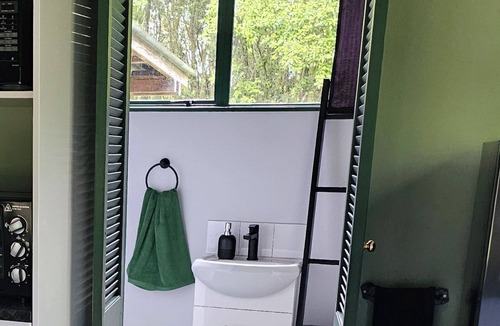 Ngaruawahia Cottage | Retreat into nature, in rural Ngaruawahia.nRelax in the outdoor bath.