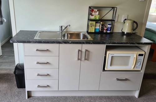 Cheltenham Apartment | Retreat to the farm and enjoy the native bush and stream.