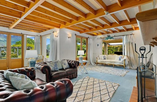 Wanaka House | Right on the Lake - Wanaka Holiday Home