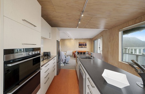 Paraparaumu House | Rippling Waves Lookout - Raumati South Home