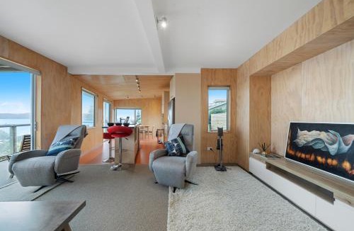 Raumati South House | Rippling Waves Lookout - Raumati South Home