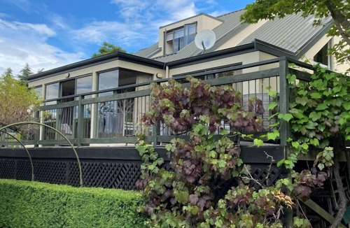 Wanaka House | Rippon Lea - Wanaka-Relax and unwind, or set out on an adventure