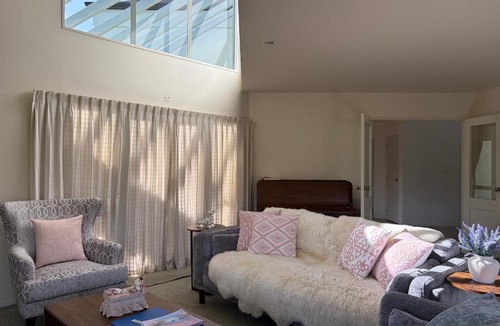 Hamilton North Villa | River Edge Retreat 4 Bedrooms