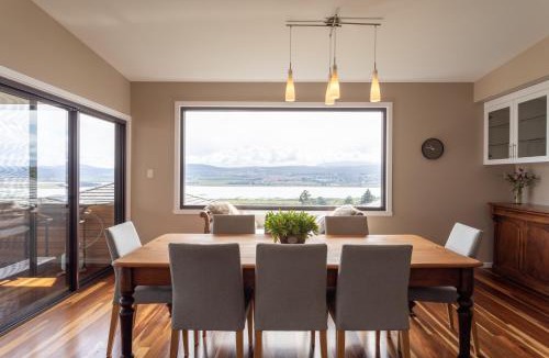 Riverside House | River Haven serene spacious with river views