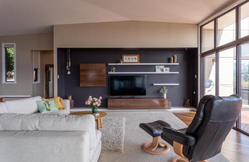 Riverside House | River Haven serene spacious with river views