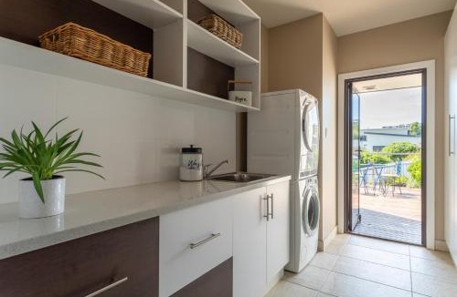 Riverside House | River Haven serene spacious with river views