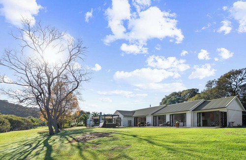 Haruru House | River Palms Retreat - Paihia Holiday Home