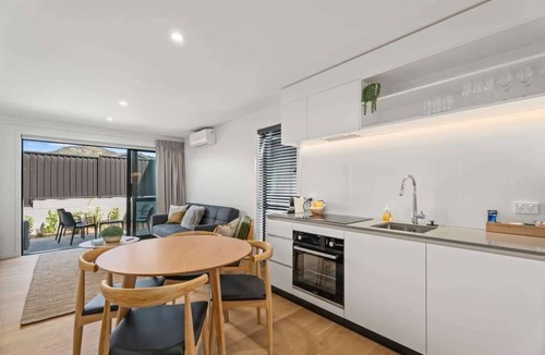 Albert Town Apartment | Rivers Abode Summary: