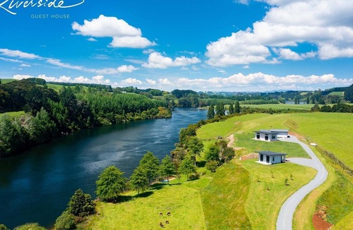 Richmond Downs House | Riverside Guest House - Relax in the peace and quiet on the rivers edge.
