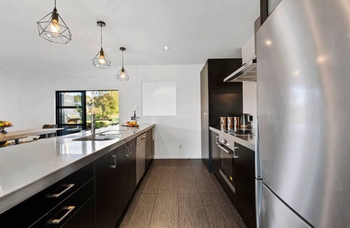 Rangatira Park House | Riverside in gated community & WI-FI