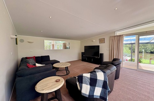 Whangarei House | Riverside Retreat – Spacious 4 Bedroom Home Just Minutes from the City Centre