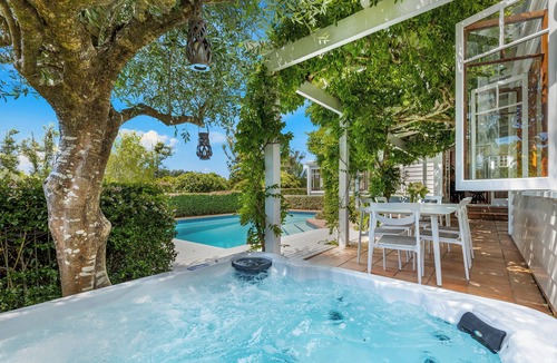 Riverhead House | Riverview Cottage - Private Pool + Brand New Spa