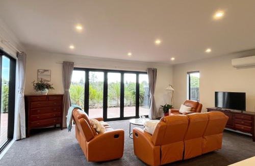 Hamilton Apartment | Riverview Sunset Getaway