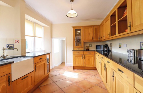 Balfron Cottage | ROB ROY APARTMENT, family friendly, with hot tub in Buchlyvie